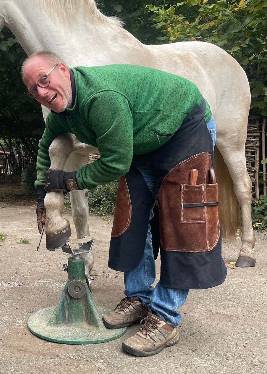 Philip aan het bekappen